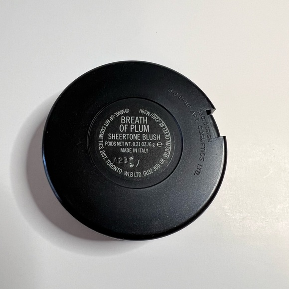 MAC Sheertone Blush in Breath of Plum - Picture 4 of 5